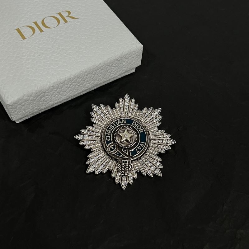 chr1st1an D10r brooches